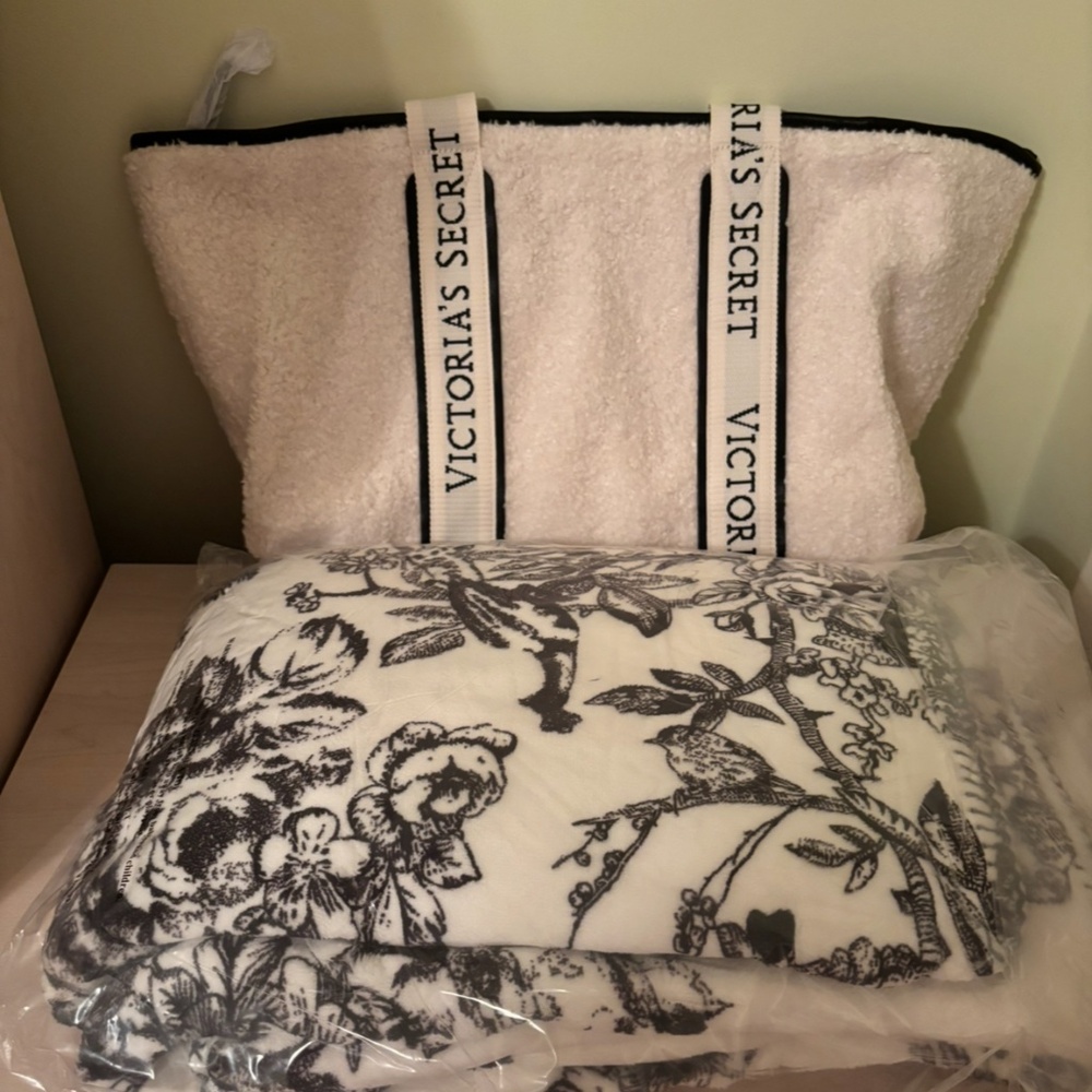 New Victoria’s Secret Crème Color Faux Fur Zipper Tote & Victoria’s Secret Throw